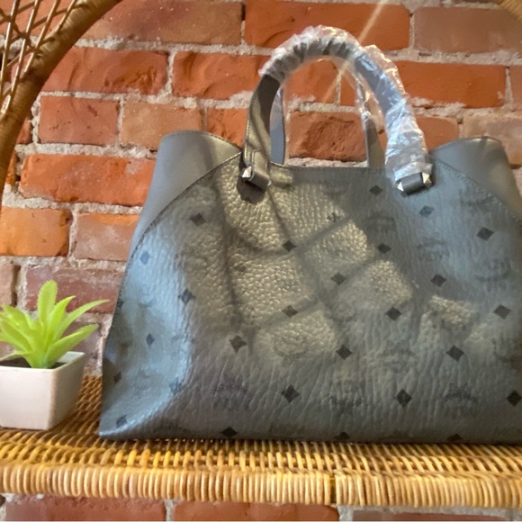 MCM Essential Visetos Original Large Tote Bag - Picture 2 of 9